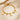 Aのレターチャーム、丸いコインチャーム、ビーズチャーム付きのゴールドのペーパークリップチェーンブレスレット